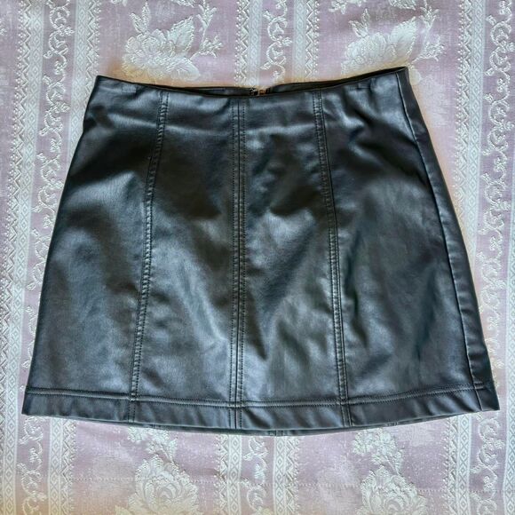 No Boundaries Women's Black Faux Leather Skirt - Picture 1 of 4